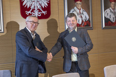 Od lewej: M. Darecki, prof. dr hab. inż. P. Koszelnik,