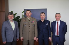 Od lewej: prof. dr hab. inż. Piotr Koszelnik; płk. Tadeusz Nastarowicz; prof. dr hab. Grzegorz Ostasz; dr hab. inż. Grzegorz Rosłan, prof. PRz,