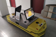 Laboratorium logistyki stosowanej: Automatyczny pojazd transportowy – fotografia udostępniona przez uczestników wyjazdu
