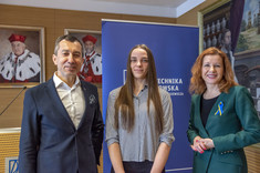 Od lewej: prof. G. Ostasz, Anna Sroka, prof. PRz B. Zatwarnicka-Madura, fot. B. Motyka