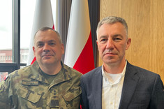 Od lewej: gen. broni W. Kukuła i prof. PRz Grzegorz Rosłan, fot. Justyna Lipińska